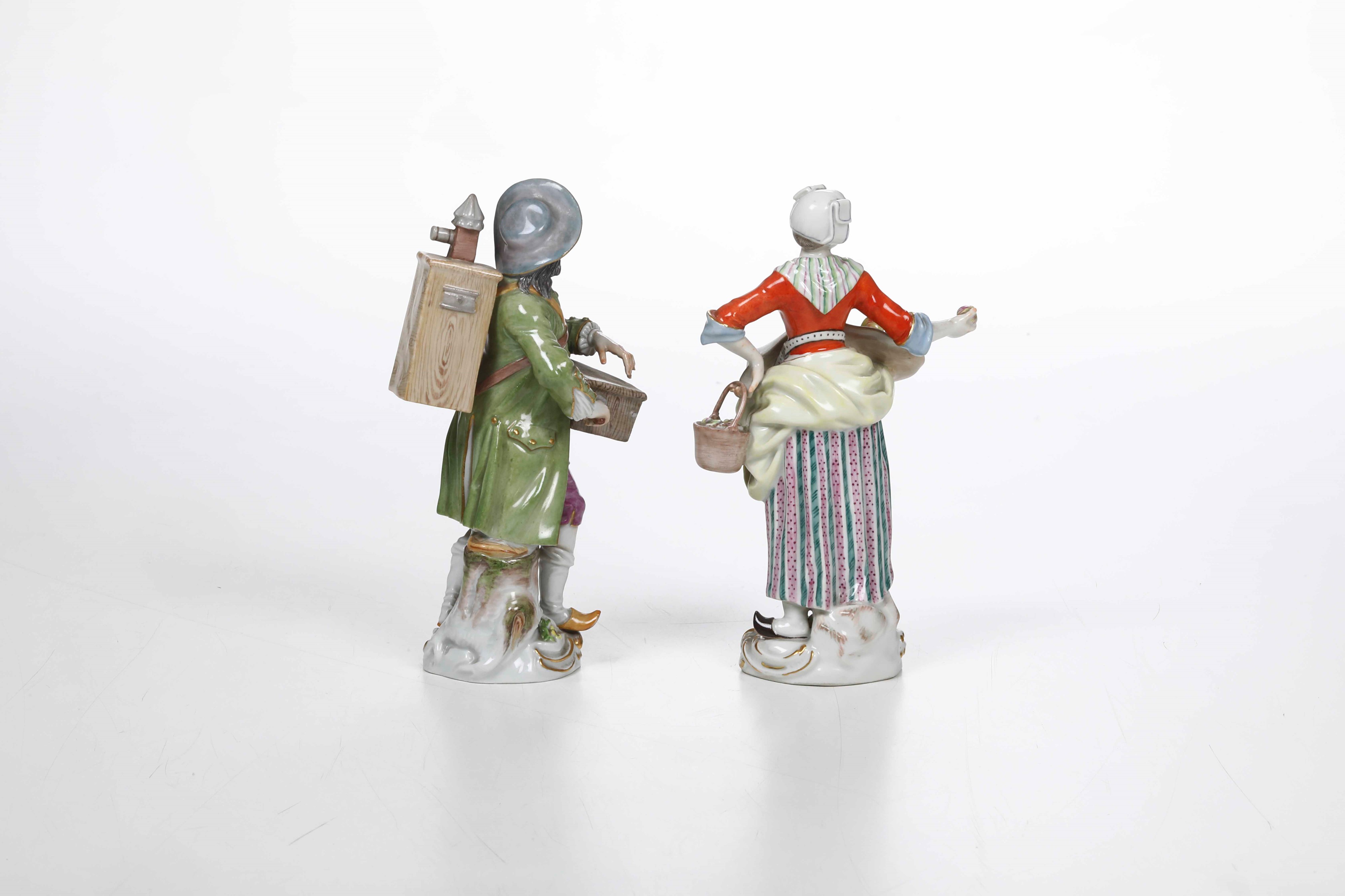 Coppia di Figurine dalla Serie "cris De Paris".meissen, XX Secolo.