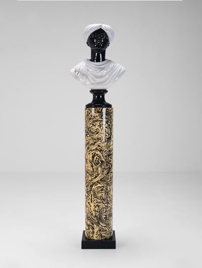 Busto di Moro con Piedistallo