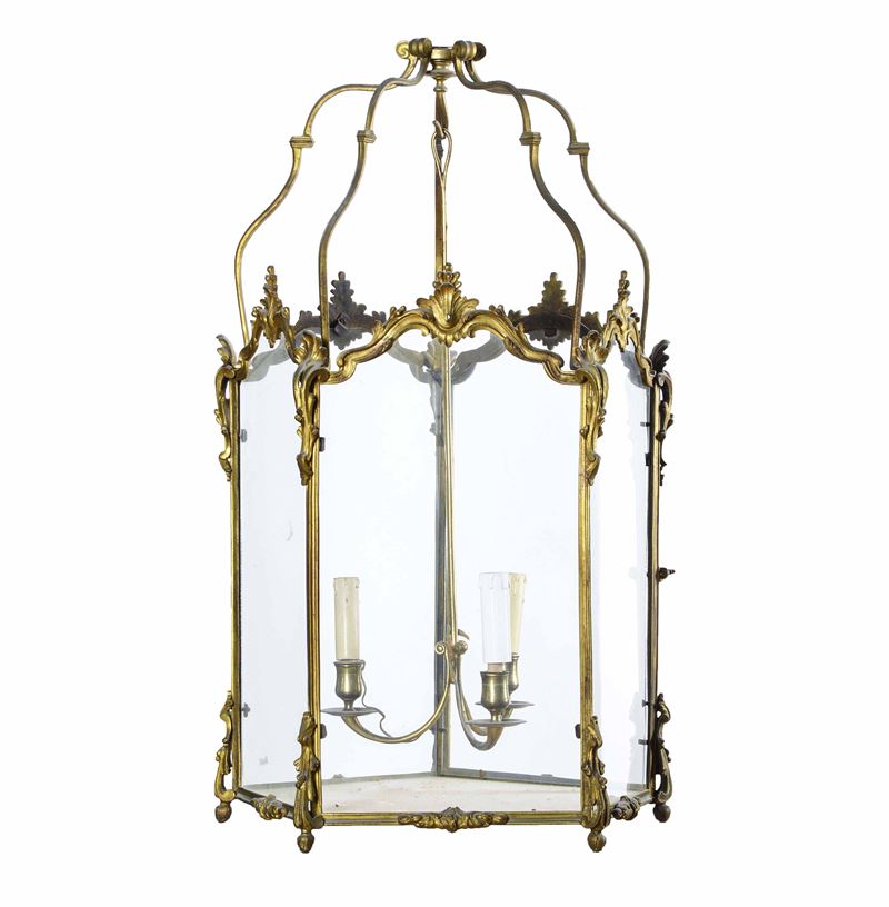 Lampione in bronzo dorato a tre luci. XIX-XX secolo  - Asta Dimore Italiane - Cambi Casa d'Aste