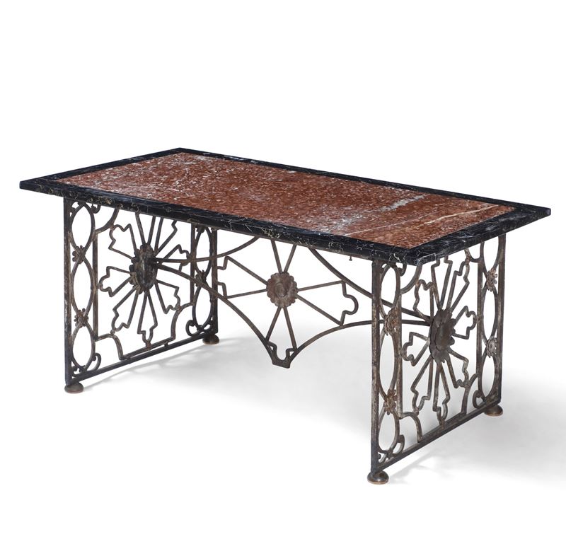 Tavolino gambe in ferro e piano in marmo  - Asta Antiquariato Luglio - Cambi Casa d'Aste