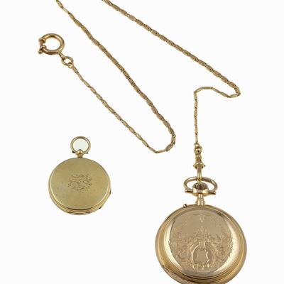 Due Orologi da Tasca Cesellati, uno con Catena