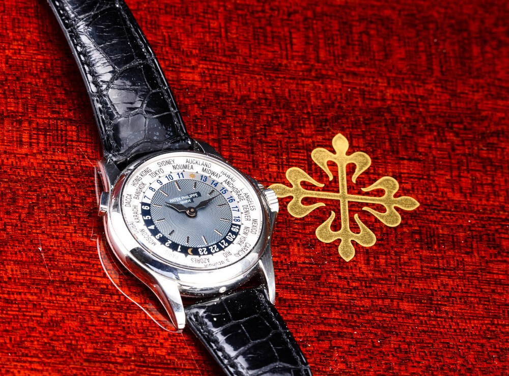 Patek Philippe - Raffinato ed Attraente Worldtime Ref 5110p in Platino 950, Quadrante Azzurro con...