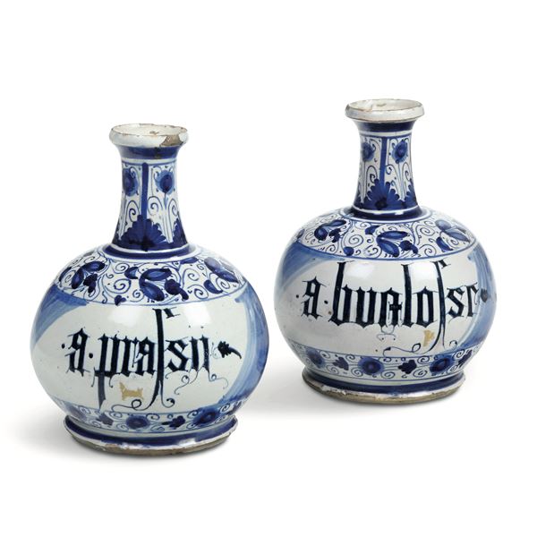 Coppia di piccoli vasi Spagna, Manises, XVIII secolo - Asta Maioliche e  Porcellane - Cambi Casa d'Aste