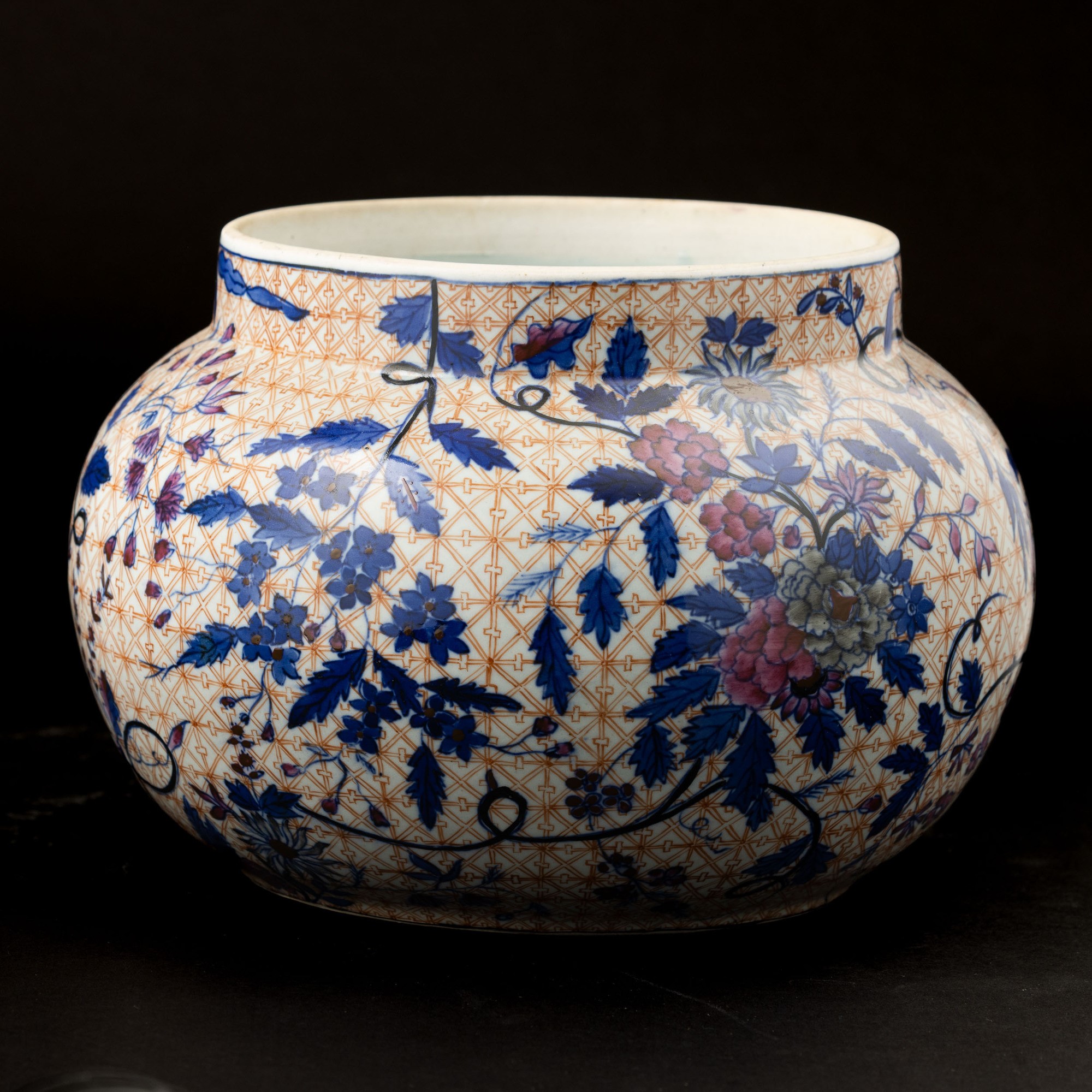 Potiche in Porcellana con Decoro Naturalistico sul Blu e Sfondo Geometrico sui Toni Dell'arancion...