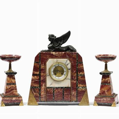 Trittico Déco Conposto da Orologio e Coppia di Coppe. Marmo e Bronzo. XX Secolo