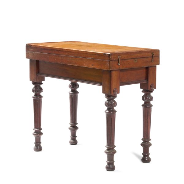Gioco in legno di mogano apribile. Inghilterra XIX secolo
