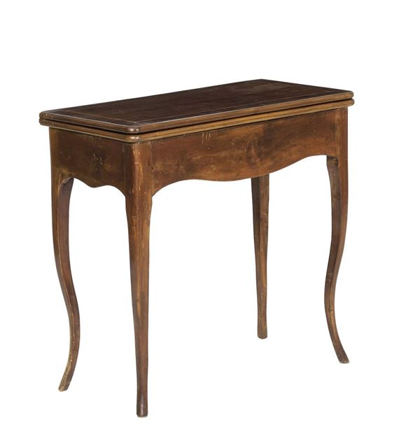 Tavolo da gioco in legno. XIX-XX secolo