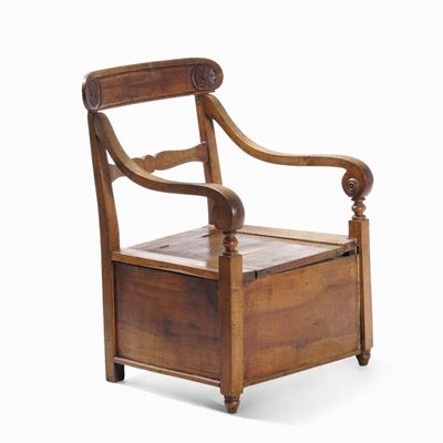 Comoda in Legno Intagliato