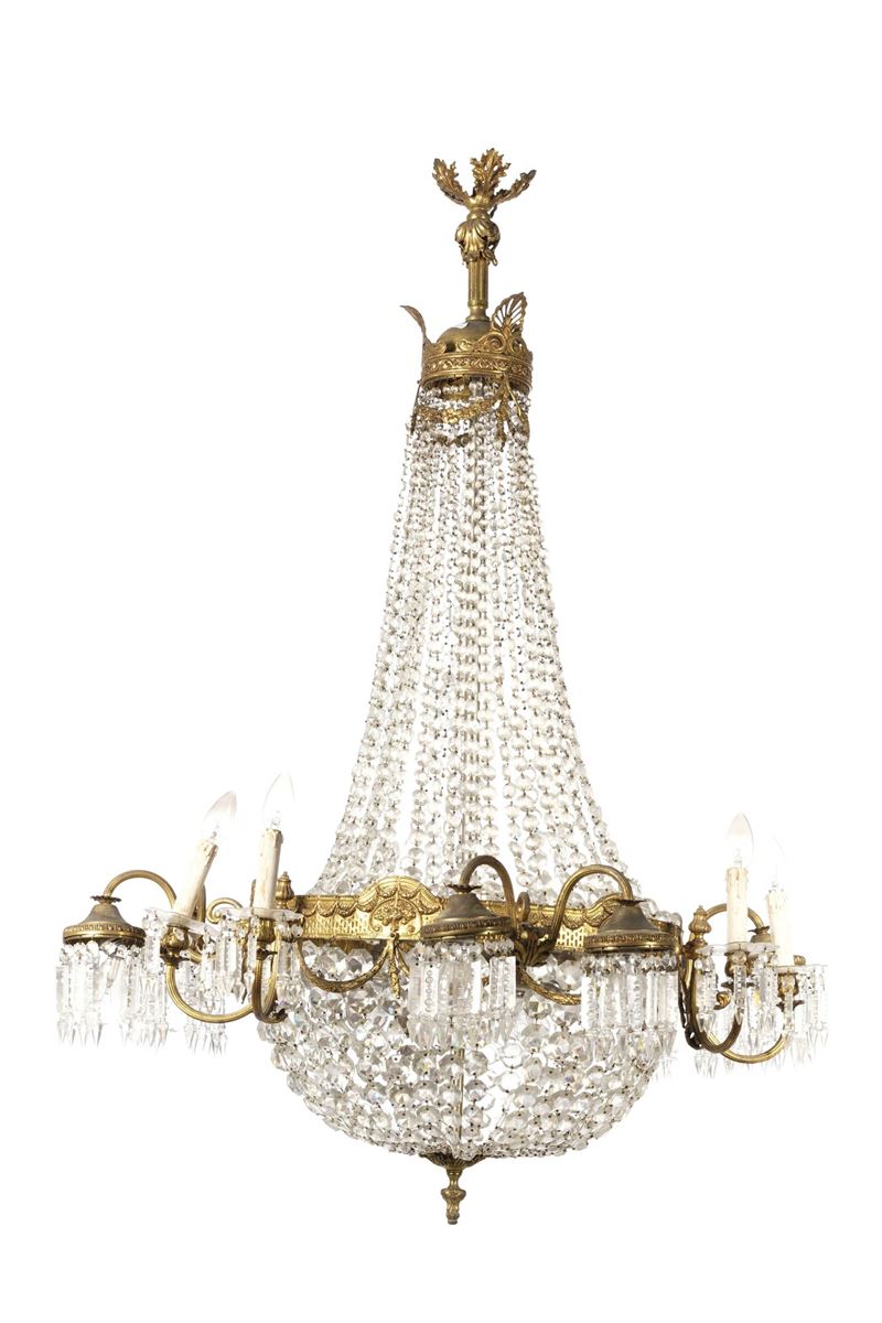Lampadario a mongolfiera in bronzo dorato e cristalli. XIX secolo  - Asta Antiquariato Luglio - Cambi Casa d'Aste