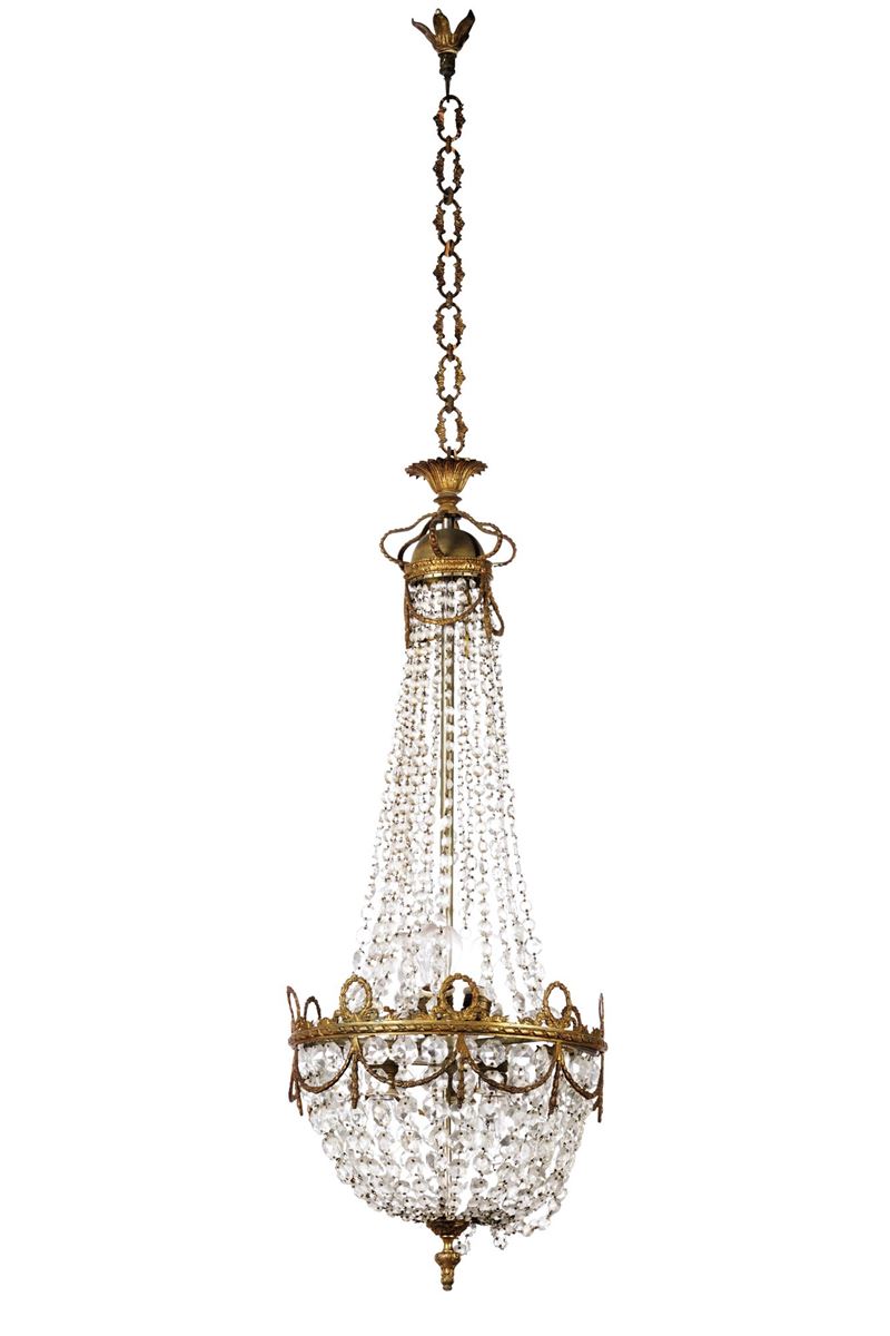 Lampadario a mongolfiera in bronzo dorato e cristalli. XIX secolo  - Asta Antiquariato Luglio - Cambi Casa d'Aste
