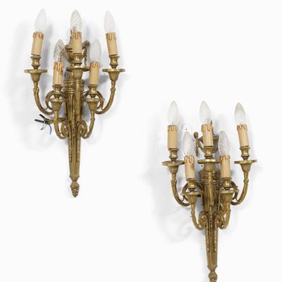 Coppia di Appliques in Bronzo Dorato a 5 Luci. XX Secolo