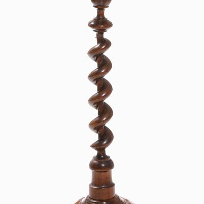 Colonna in Legno Intagliato a Torchon