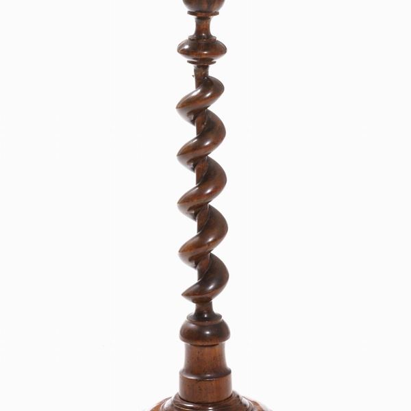 Colonna in legno intagliato a torchon