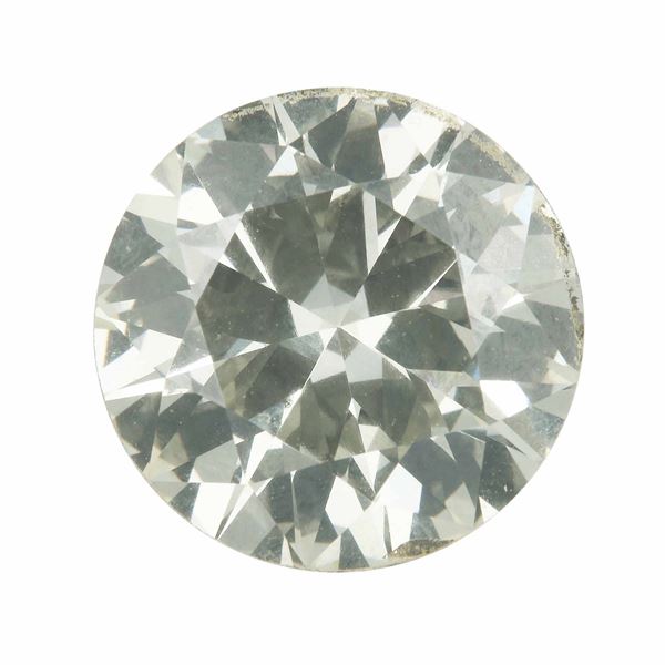 Brilliant-cut diamond weighing 5.61 carats