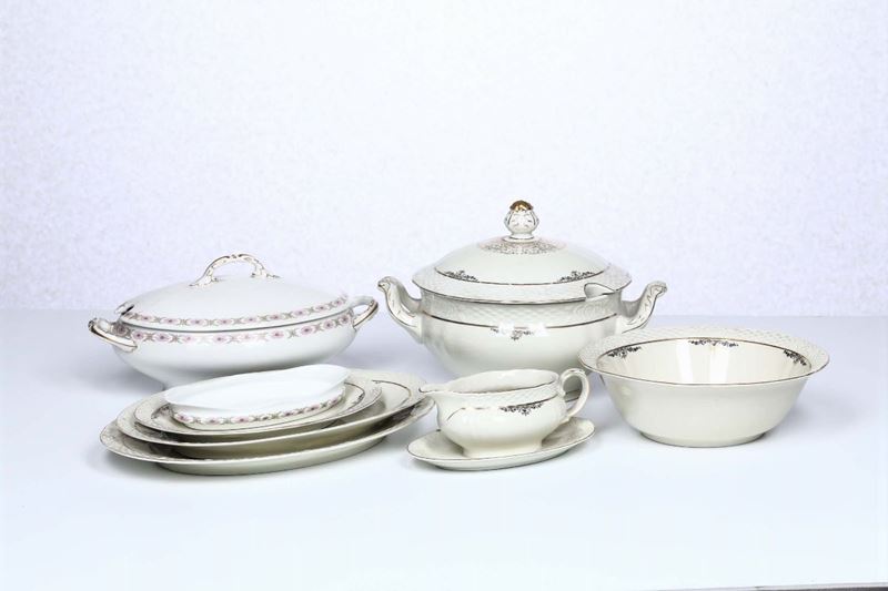Elementi di servizi di piatti incompleti  - Asta Asta a Tempo Antiquariato - I - Cambi Casa d'Aste