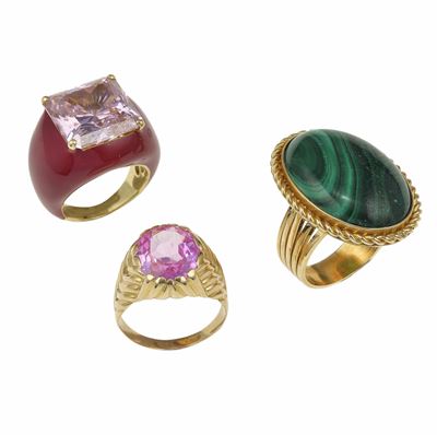 Lotto Composto da Tre Anelli con Pietra Sintetica, Malachite e Zirconia Cubica