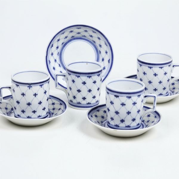 Quattro tazze con piattino. Doccia, Manifattura Ginori, inizio del XIX secolo.