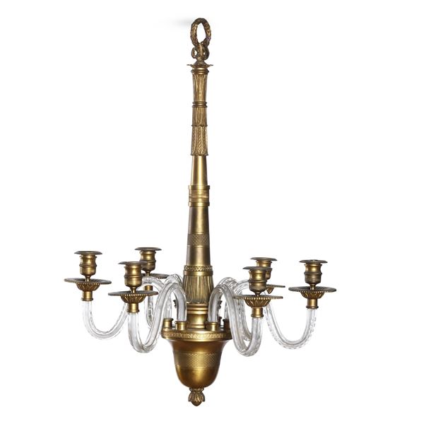 Lotto composto da lampadario e coppia di appliques in bronzo dorato e vetro. XIX-XX secolo