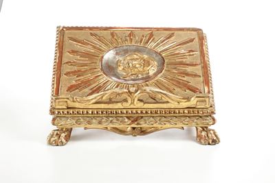 Leggio in Legno Intagliato e Dorato. XIX Secolo