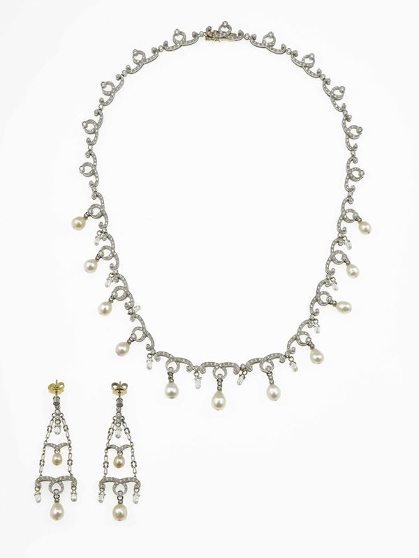 Demi-parure composta da girocollo ed orecchini con perle naturali e diamanti