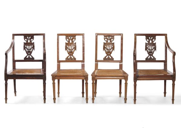 Due poltroncine e due sedie in noce intagliato. XIX secolo