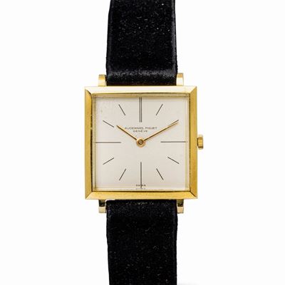 Elegante Orologio di Forma Ultrapiatto a Carica Manuale Accompagnato da Astuccio Originale