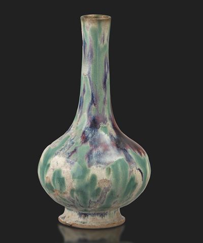 Vaso a Bottiglia in Terracotta Invetriata sui Toni del Verde e del Viola, Cina, Dinastia Qing, XI...