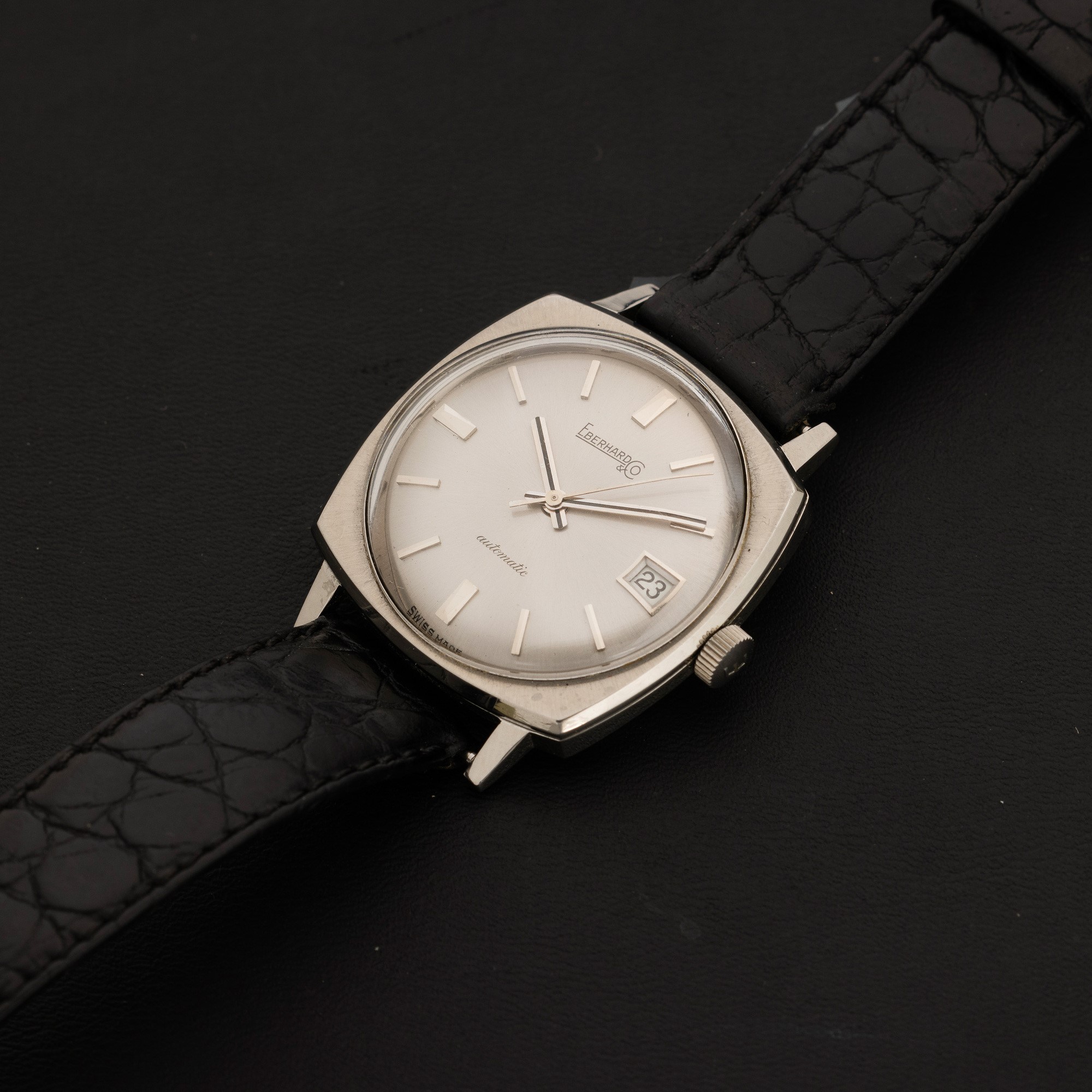 Eberhard - Automatic di Forma a Cuscino in Acciaio con Datario, Quadrante Grigio Scuro e Indici A...