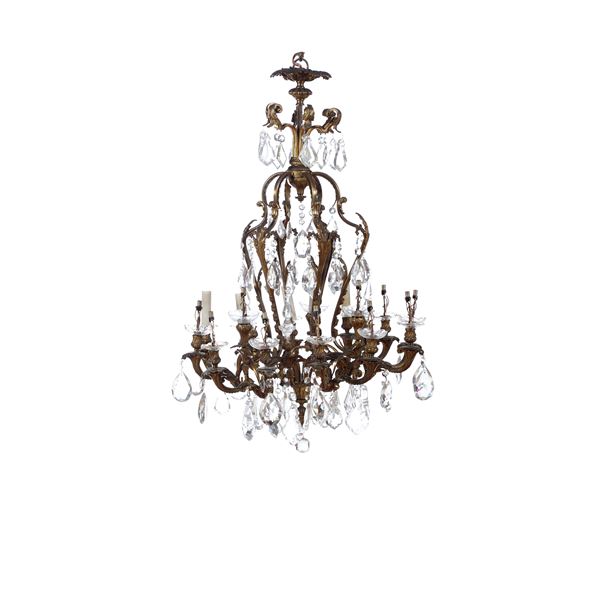 Lampadario in bronzo dorato e cristalli. XIX secolo