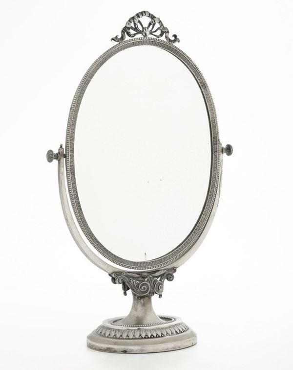 Specchio da toelette. Argenteria milanese del XX secolo. Argentiere Agostino Mazzuccato