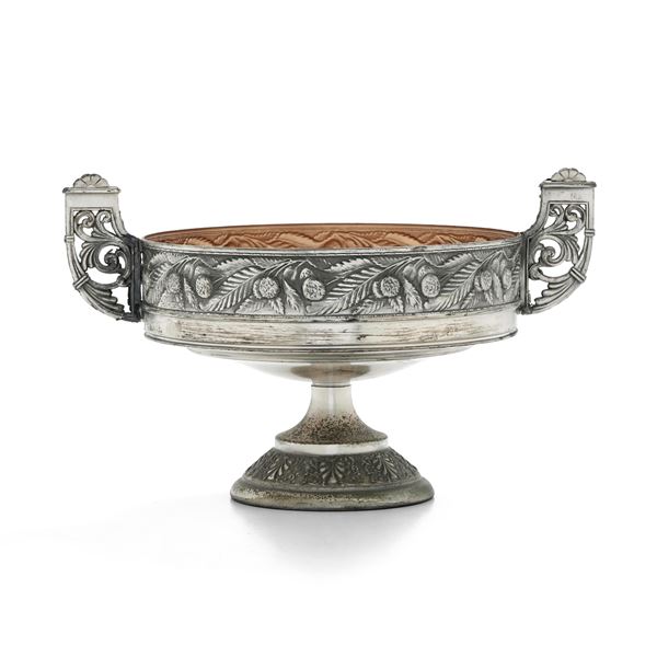 Coppa centrotavola in metallo argentato. XX secolo