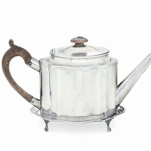 Teiera con vassoio. Londra 1794. Marchio dell'argentiere (non identificato)