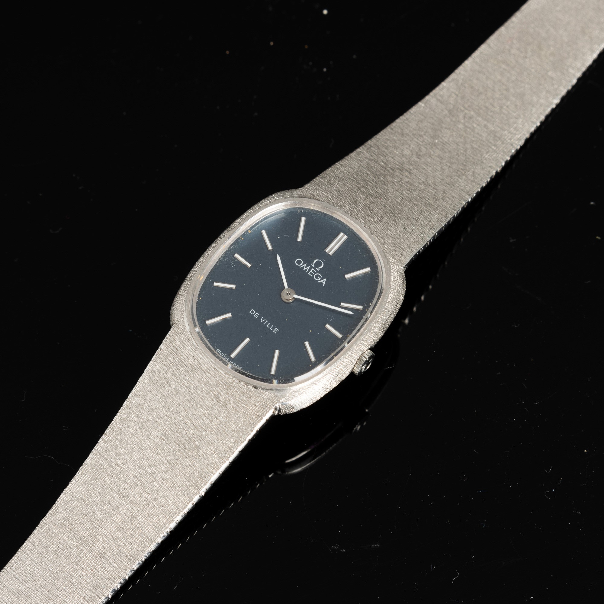 Omega - De Ville Lady in Oro Bianco 18k, Carica Manuale, Quadrante Blu con Indici Applicati, 24x2...