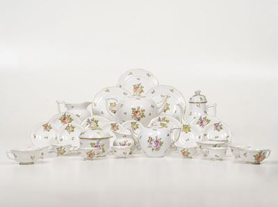 Servizio da Caffè e da Tè “small Bunch Of Roses”.ungheria, Manifattura Herend, 1960 Circa.
