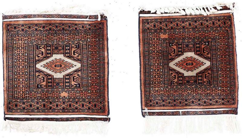 Coppia di tappeti Pakistan, metà XX secolo  - Asta Tappeti - Cambi Casa d'Aste