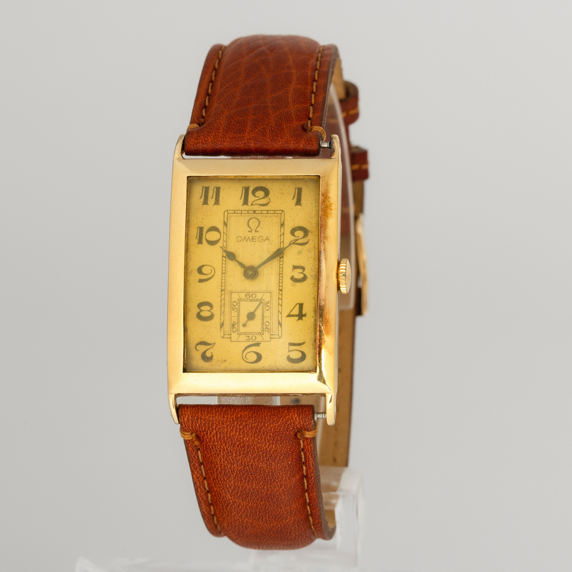 Omega - Tank Rettangolare in Oro Giallo 18k, Quadrante Argentè con Numeri Decò e Piccoli Secondi,...