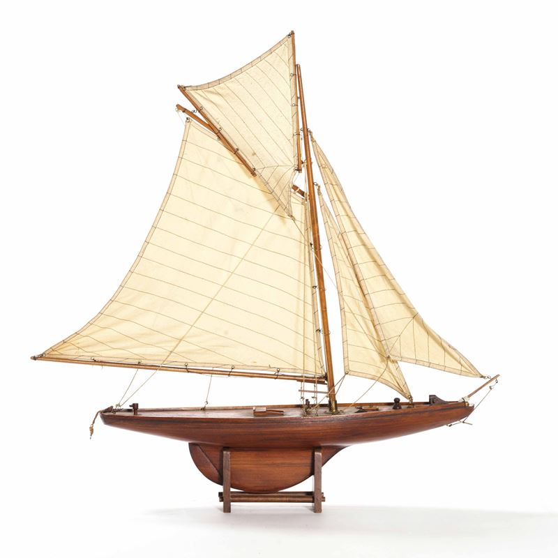 Modello di yacht navigante. Inghilterra XX secolo  - Asta Arte Marinara - Cambi Casa d'Aste