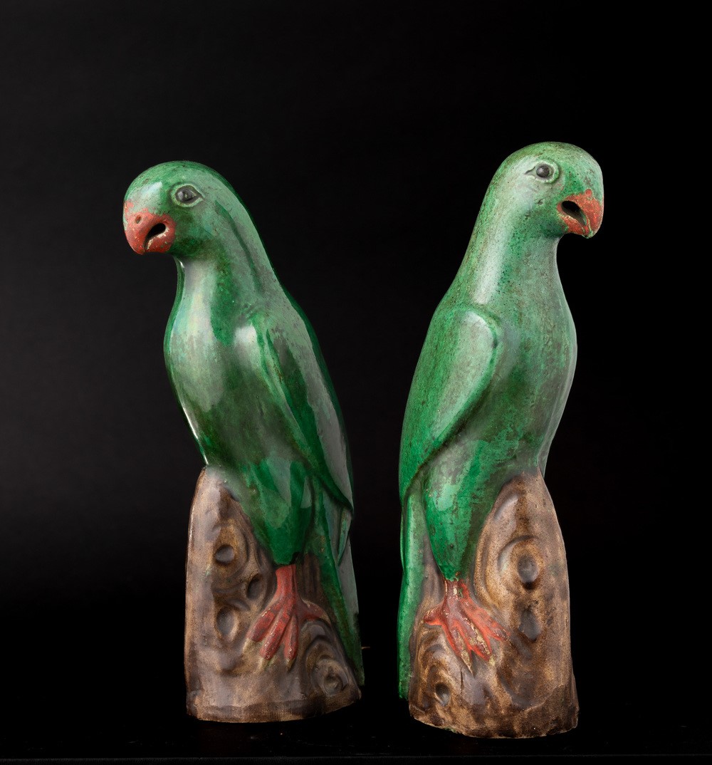 Coppia di Pappagalli in Porcellana Invetriata, Cina, Dinastia Qing, Epoca Kangxi (1662-1722)