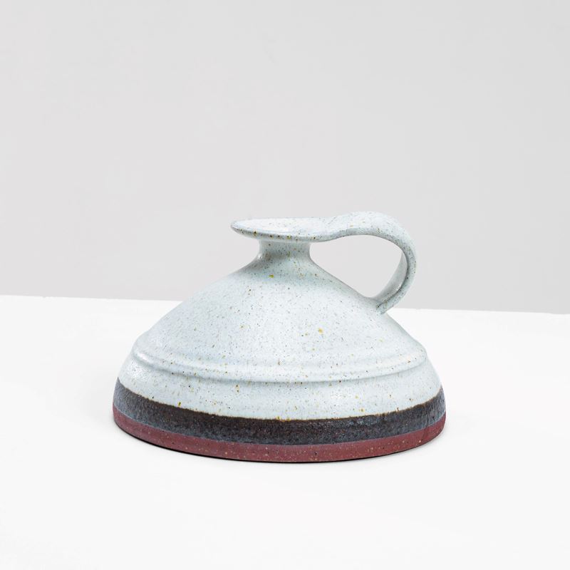 Guido Gambone : Brocca in ceramica smaltata.  - Asta Design Properties - Cambi Casa d'Aste