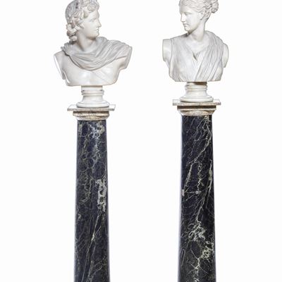 Coppia di Busti in Marmo Raffiguranti L'apollo del Belvedere e la Venere di Versailles. Arte Neoc...