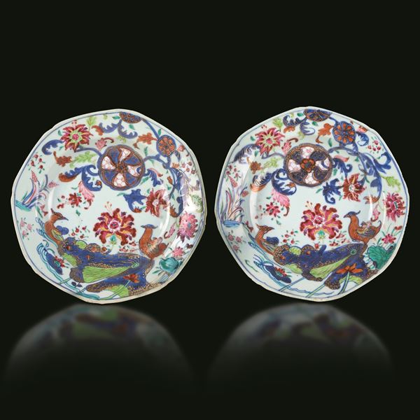 Coppia di piatti in porcellana con decoro a foglie di tabacco, Cina, Dinastia Qing, epoca Qianlong (1736-1796)