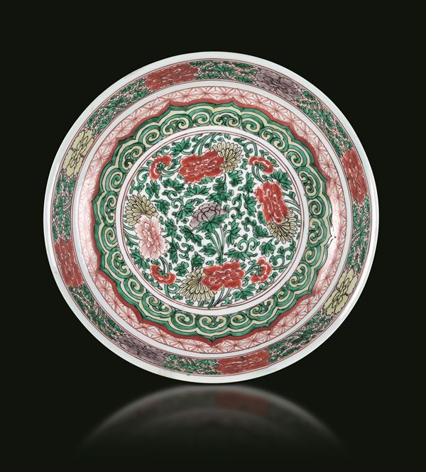 Piatto in porcellana Famiglia Verde con decori floreali, Cina, Dinastia Qing, epoca Kangxi (1662-1722)