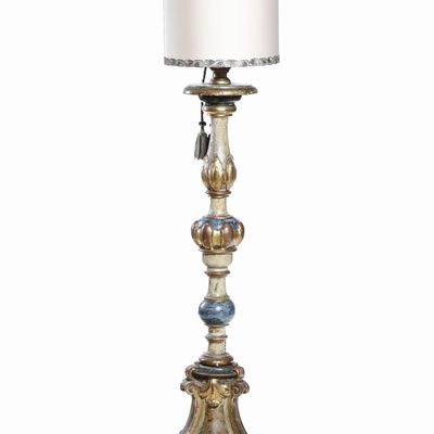 Lampada da Terra in Legno Intagliato, Laccato e Dorato. XVIII Secolo