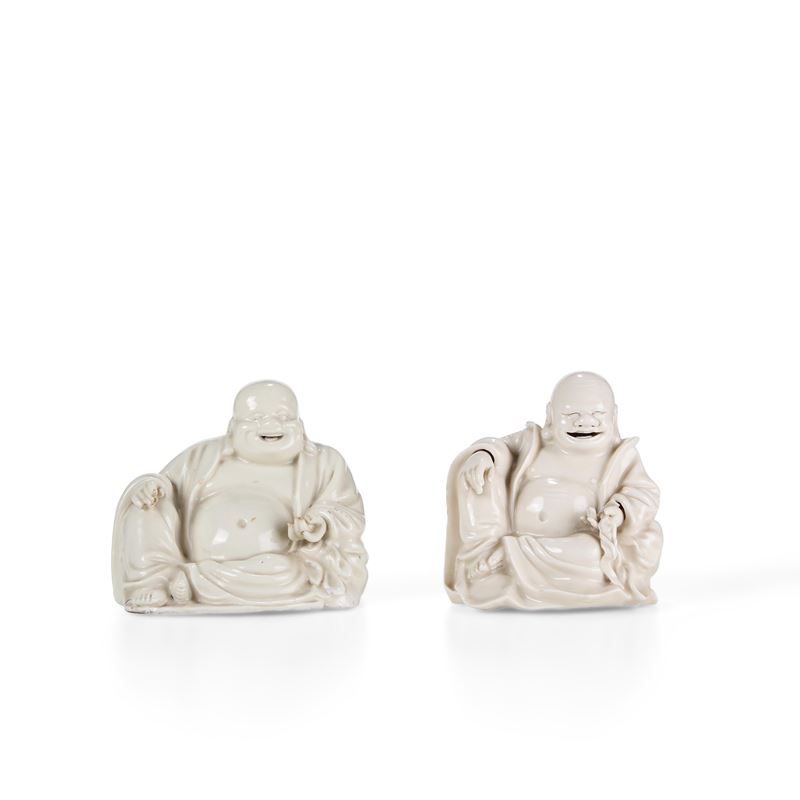 Coppia di Budai in porcellana Blanc de Chine, Cina, Dinastia Qing, epoca Kangxi (1662-1722)  - Asta Dimore Italiane - Cambi Casa d'Aste