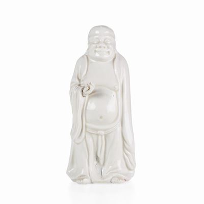 Figura di Budai in Porcellana Blanc De Chine, Cina, Dinastia Qing (1644-1912), Epoca Kangxi (1662...