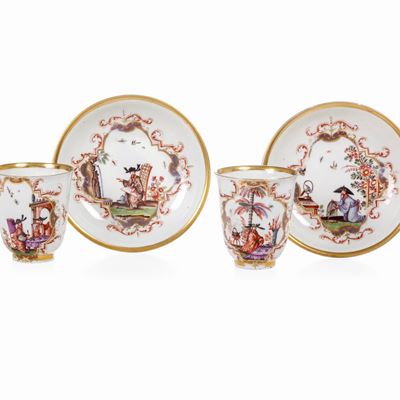 Rara Coppia di Tazze con Piattino Meissen, 1723-1724 Circapittura Probabilmente di Johann Gregor ...