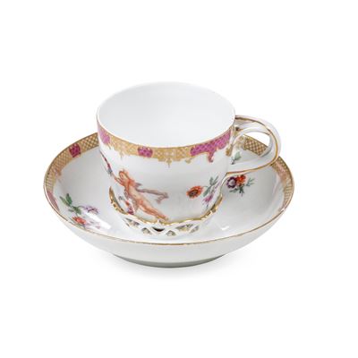 Tazza Trambleuse con Piattino. Berlino, Manifattura Imperiale, Verso il 1780.