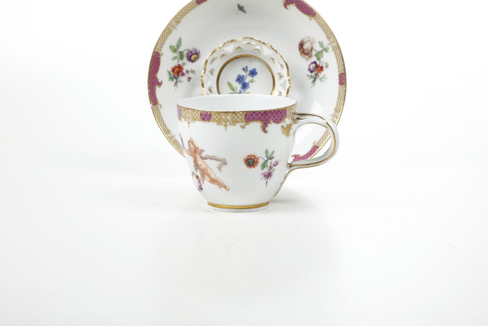 Tazza Trambleuse con Piattino. Berlino, Manifattura Imperiale, Verso il 1780.