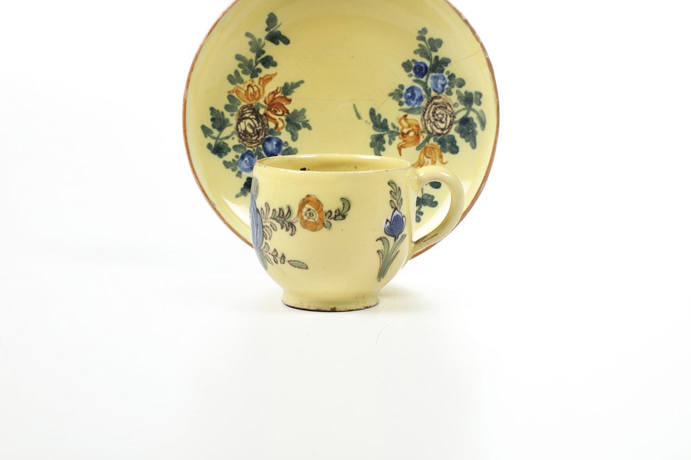 Una Tazza e un Piattino.francia, XVIII Secolo.