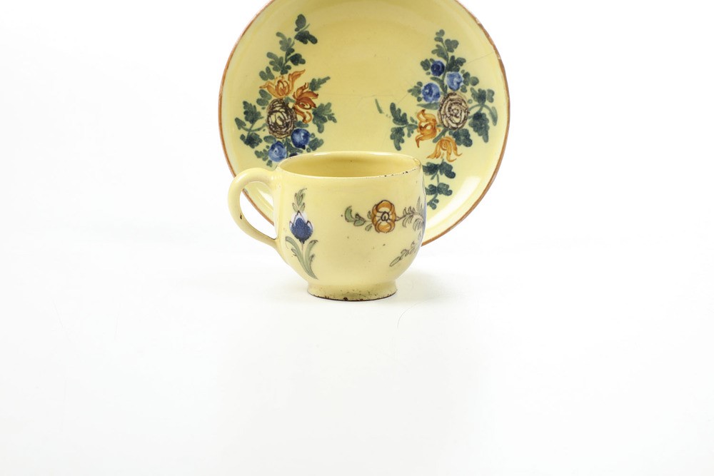 Una Tazza e un Piattino.francia, XVIII Secolo.